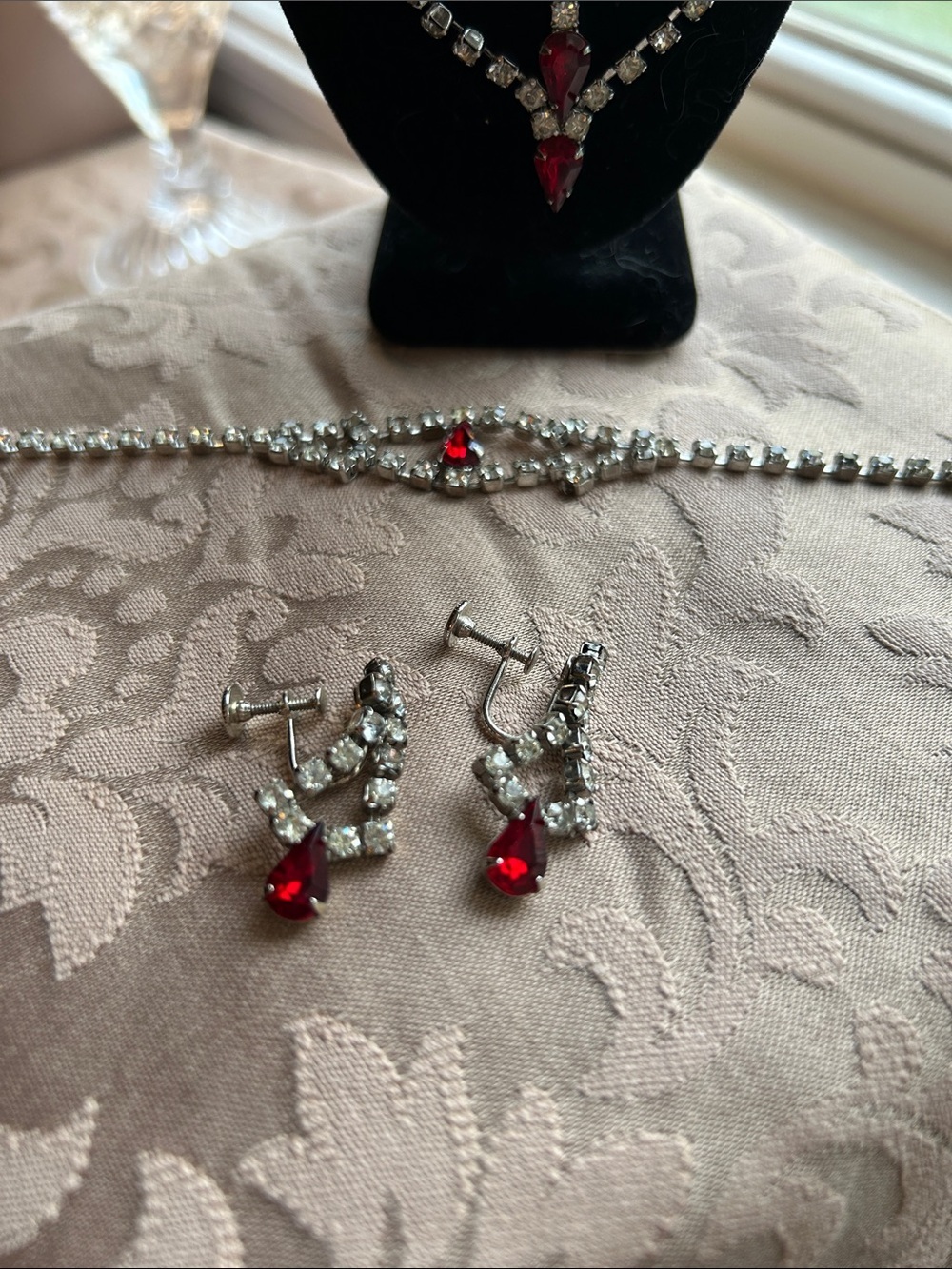 Elegant Vintage Ruby Teardrop Crystal Necklace Set - Red - Picture 3 of 8
